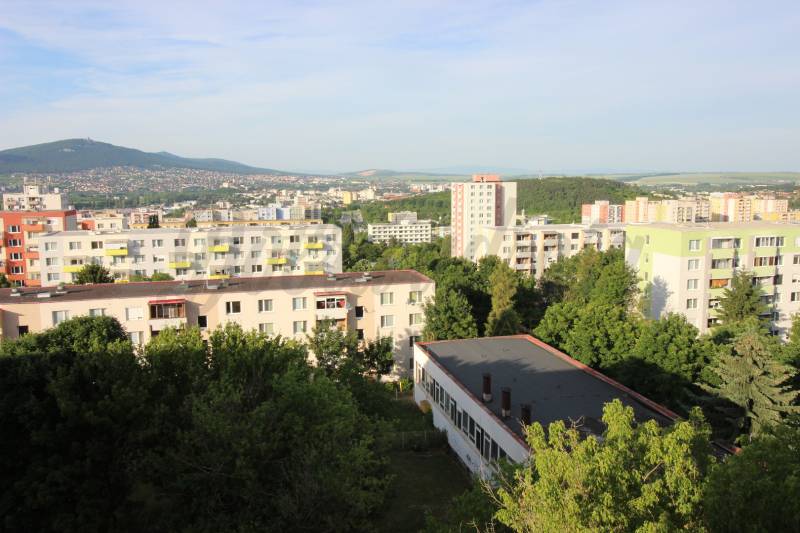 PREDAJ 4-izb-byt Nitra Bizetova ulica, 85 m2, balkón