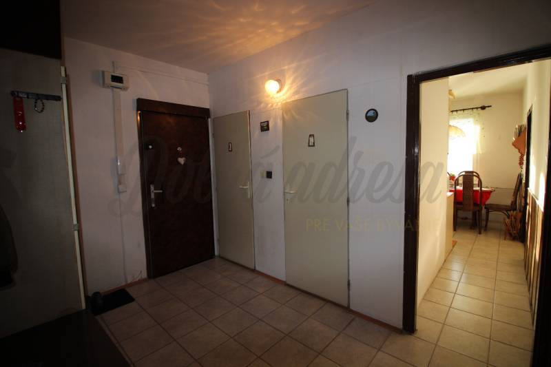 PREDAJ veľký 2-izb.byt 67 m2 Nitra-Klokočina